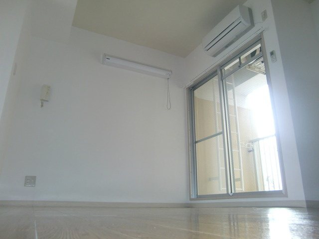 ドミール寺尾の居間・リビング