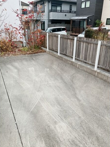 豊田市鴛鴨町上高根貸家の駐車場