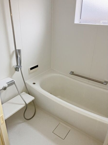 豊田市鴛鴨町上高根貸家の浴室