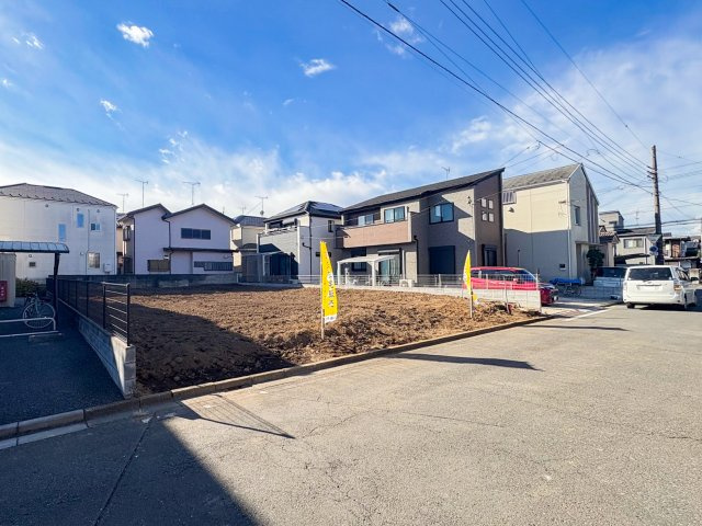 コンフォートプレイスふじみ野市清見2丁目　土地　全2区画の前面道路含む現地写真|建築条件はありません、お好みのハウスメーカーで建築可能です。
前面道路幅員6m、区画整理地内の綺麗な街並みです。
