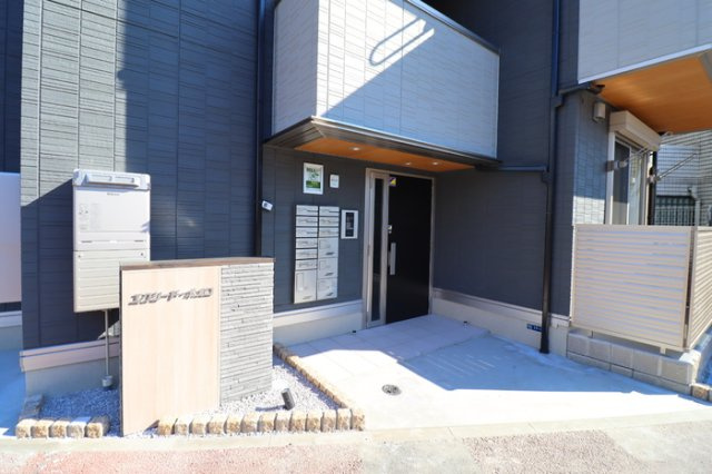 川崎市多摩区東生田１丁目のアパートのエントランス