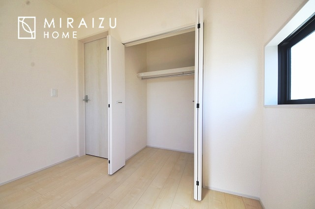 【収納】 | 収納力も自慢です。お洋服がお好きなお客様も多いですよね、衣替えをしなくてもお洋服をしまっておけそうなくらいの広さですね！