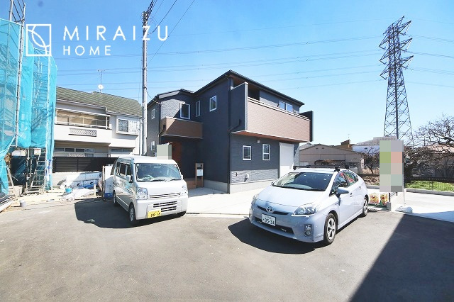 【外観】 | 青く澄み渡った綺麗な空と、陽の光をたっぷりと受ける、そんな新築住宅で新生活をスタートしてみませんか？見学・ご相談等、ミライズホーム(株)までお気軽にご連絡下さい。