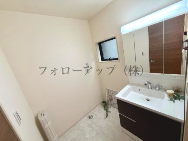 堺市東区大美野6期 の独立洗面台|独立洗面台、小物を置くことができて便利です