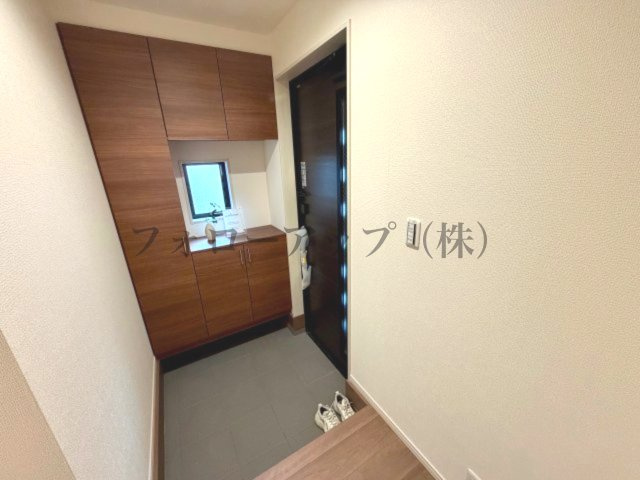 堺市東区大美野6期 の玄関|収納もある玄関です
