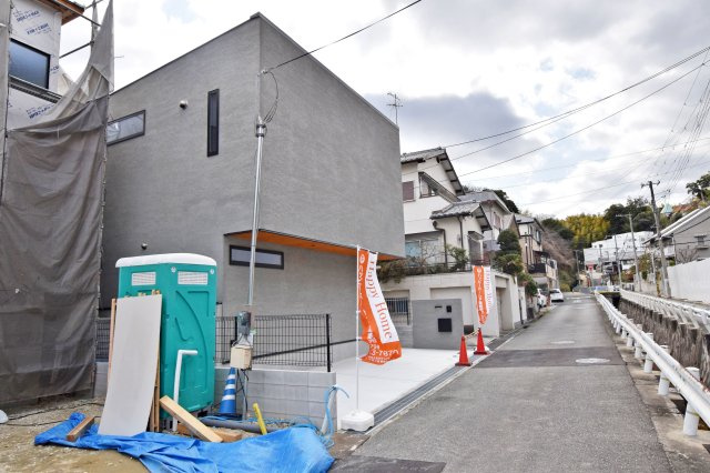西宮市老松町新築一戸建│３LDK+駐車1台可の外観|3LDK駐車1台可能◎プライバシー性×デザイン性を両立したシンプルな外観に仕上がっています。
