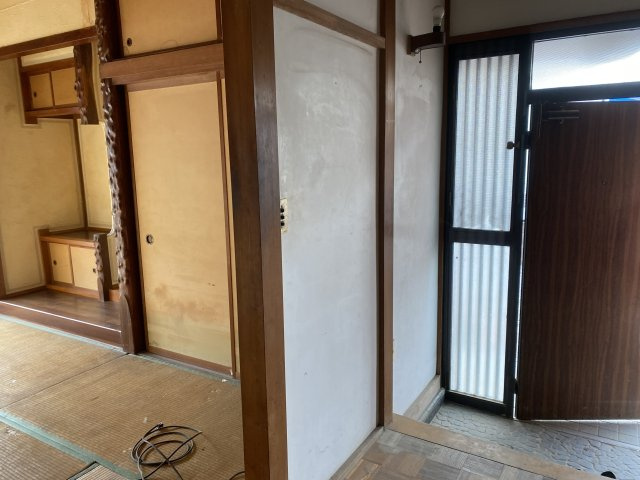 入間市仏子中古戸建の玄関