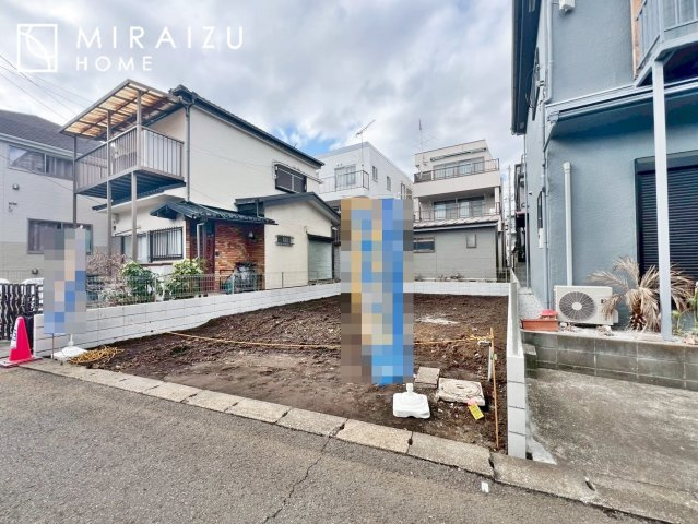 【外観】 | 青く澄み渡った綺麗な空と、陽の光をたっぷりと受ける、そんな新築住宅で新生活をスタートしてみませんか？見学・ご相談等、ミライズホーム(株)までお気軽にご連絡下さい。