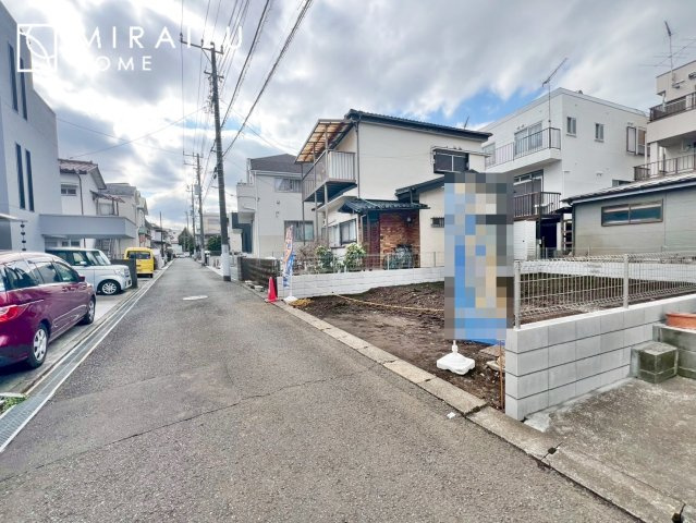 【外観】 | 青く澄み渡った綺麗な空と、陽の光をたっぷりと受ける、そんな新築住宅で新生活をスタートしてみませんか？見学・ご相談等、ミライズホーム(株)までお気軽にご連絡下さい。