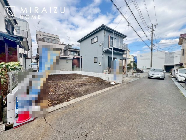【外観】 | 青く澄み渡った綺麗な空と、陽の光をたっぷりと受ける、そんな新築住宅で新生活をスタートしてみませんか？見学・ご相談等、ミライズホーム(株)までお気軽にご連絡下さい。