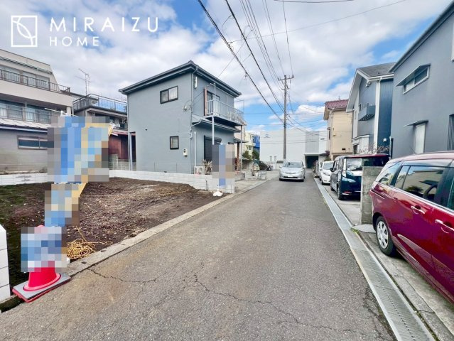 【前面道路含む現地写真】 | 陽の光をたっぷりと浴びながら気持ち良く生活が出来ます。夢のマイホーム、夢ではなく実現出来ます！見学・ご相談等、お気軽にご連絡下さい。