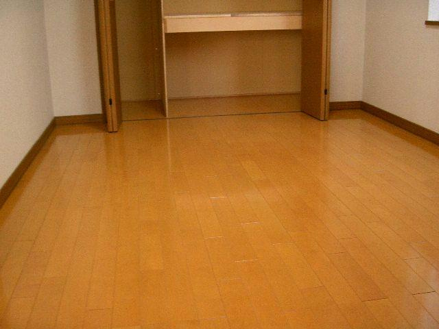 ヴァイオレットハイツの洋室