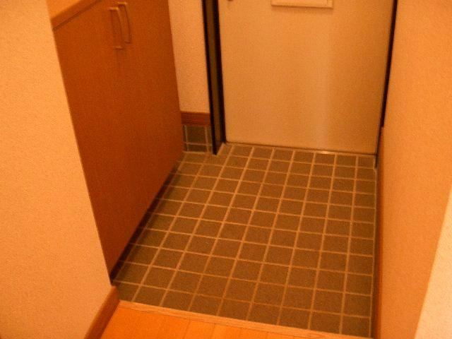 ヴァイオレットハイツの玄関