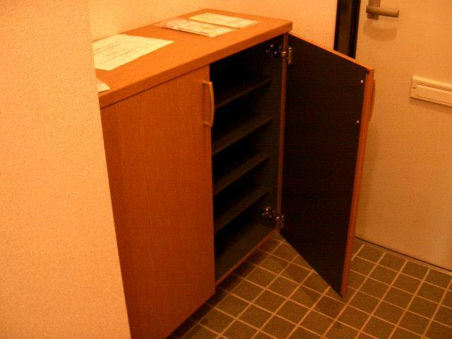 ヴァイオレットハイツの玄関