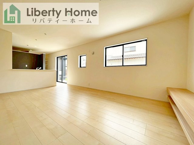 石岡市石岡3期　新築戸建の居間・リビング