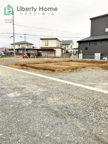 石岡市石岡3期　新築戸建の前面道路含む現地写真