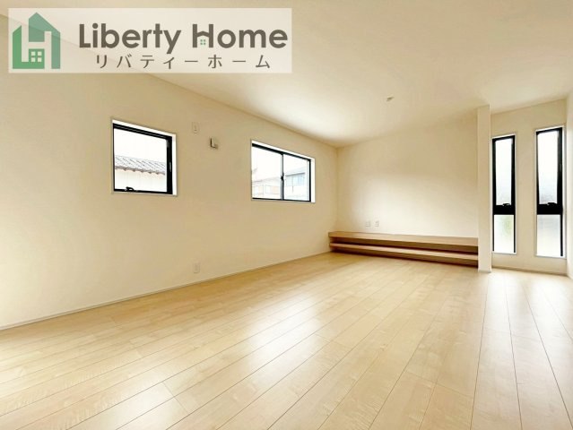 石岡市石岡3期　新築戸建の居間・リビング