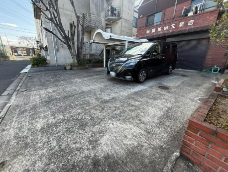 鷹殿町　貸店舗の外観