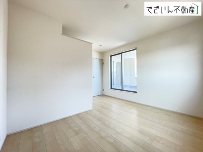 【洋室】 | Livele Garden.S上里町七本木 第6　新築住宅 | ≪1号棟≫各部屋に収納が充実しているから、片付けがラク。季節用品もすっきり収まり、生活感を隠せます。
現地(2026年7月撮影)