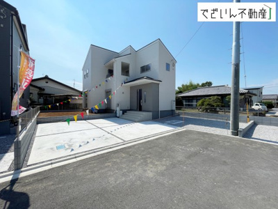 【外観】 | Livele Garden.S上里町七本木 第6　新築住宅 | ≪1号棟≫南向きの穏やかな佇まいが、家族の新しい日常を優しく包み込む。静かな街並みに、安心して子育てできる環境が整っています。
現地(2026年7月撮影)