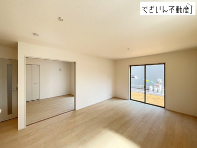 【居間・リビング】 | Livele Garden.S上里町七本木 第6　新築住宅 | ≪1号棟≫細部まで丁寧に仕上げられた内装が、日々の生活を豊かに彩ります。家族の思い出が増えていく場所に。
現地(2026年7月撮影)