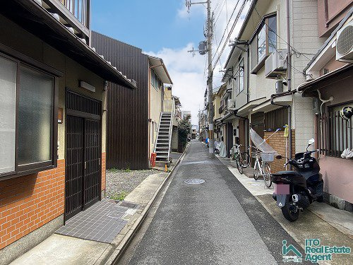 上京区七番町 「京町家」の前面道路含む現地写真