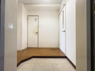 【玄関】 | ロイヤル曽根