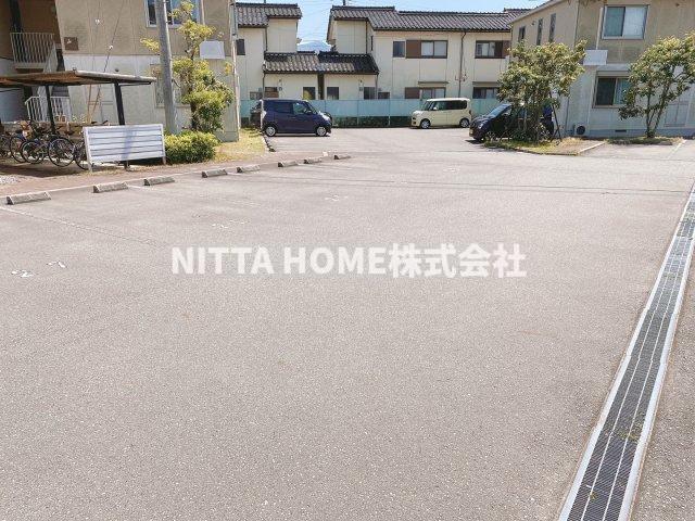 シャーメゾン楽音寺Ｇの駐車場|駐車場１台家賃込みです◎