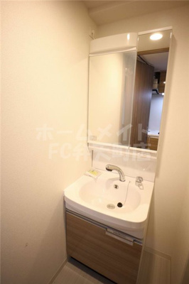 【洗面所】 | プレサンスOSAKA DOMECITYビーツ | 明るい洗面所です