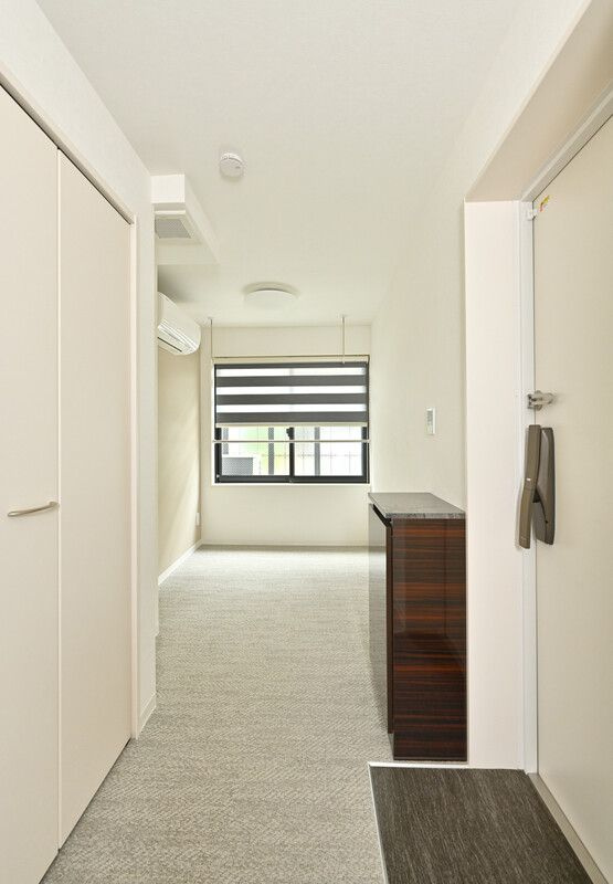 ＨＥＲＭＥ　ＹＯＹＯＧＩ　ＯＵＥＳＴの居間・リビング