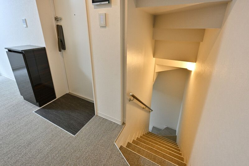 ＨＥＲＭＥ　ＹＯＹＯＧＩ　ＯＵＥＳＴの玄関