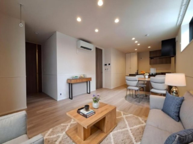Ｃａｓａ　Ｒｏｏｔｉｓの居間・リビング|「CG家具のため実際は家具が付きません」