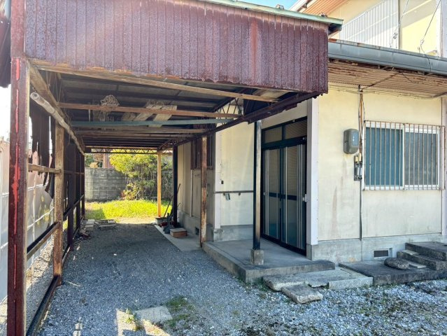 中古戸建　大垣市草道島町　昭和50年築の駐車場