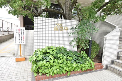 【エントランス】 | ドルミ南豊中 | こちらの物件近くの教育施設や、スーパー・公園など、物件周辺の住環境を併せてご案内させて頂きます。ぜひ、現地での暮らしをイメージなさって下さい！
