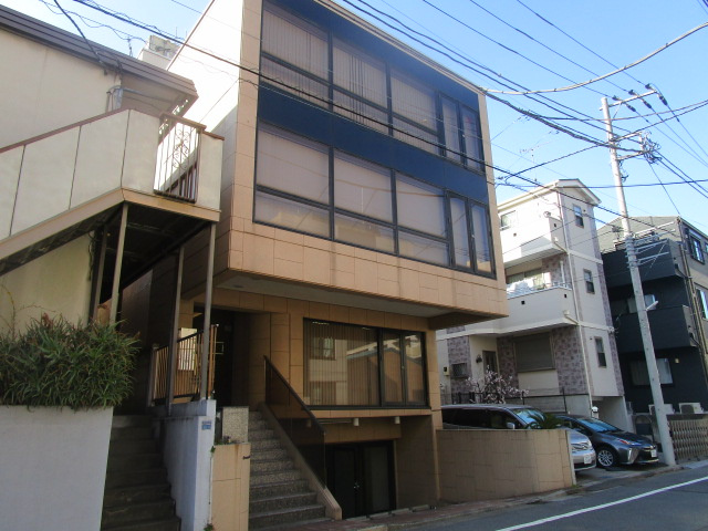 板橋区中丸町のビル