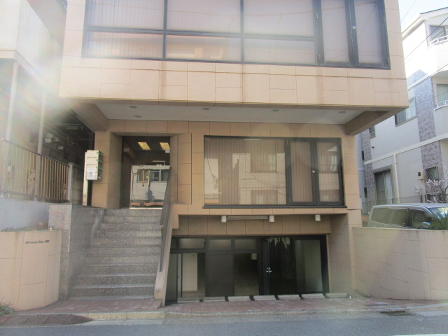 板橋区中丸町のビル