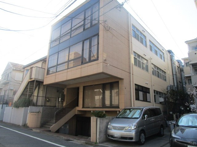 板橋区中丸町のビル