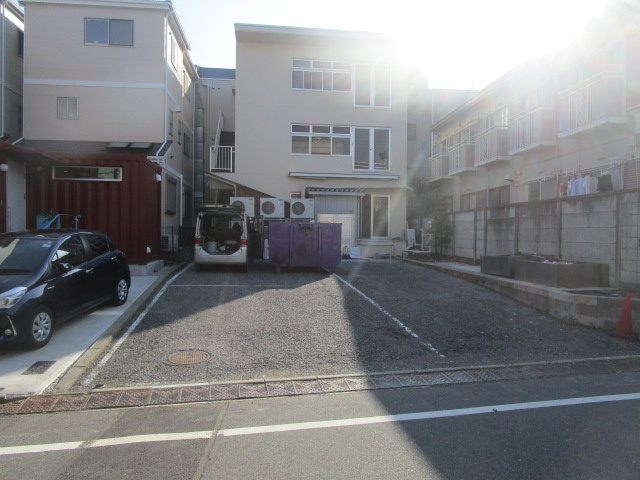 板橋区中丸町のビルの駐車場