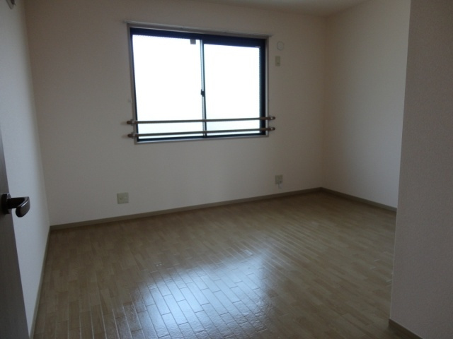 クレールプラザ立花の洋室