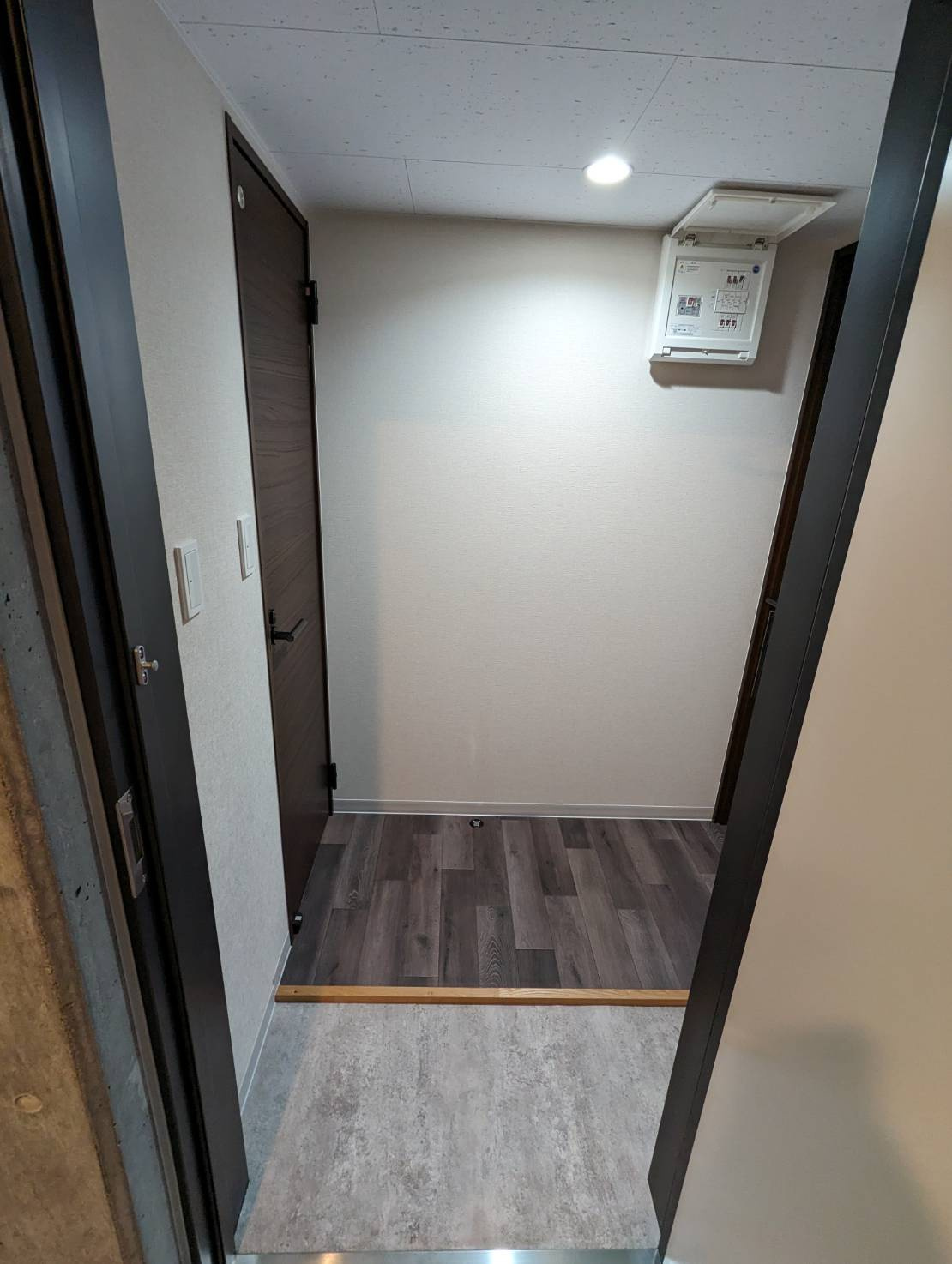ＭＯＮＲＥＶＥの玄関