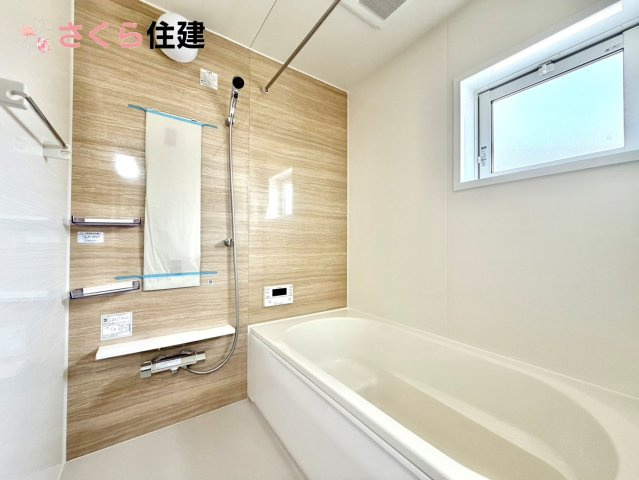 ブルーミングガーデン鶴田町第5期　3号棟の浴室|梅雨の時期は大活躍の浴室乾燥機！家族の数だけ増える洗濯物もしっかり乾かせます。
