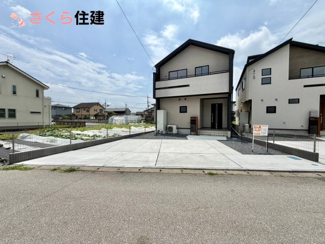 ブルーミングガーデン鶴田町第5期　3号棟の駐車場|3号棟　カースペース３台可能です。
