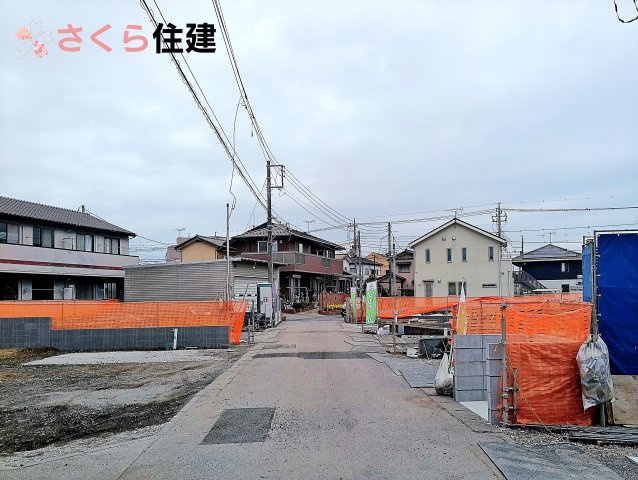 ブルーミングガーデン鶴田町　3号棟の前面道路含む現地写真|車は並列で3台駐車が可能になります◎