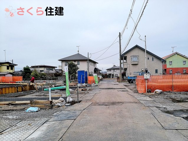 ブルーミングガーデン鶴田町　3号棟の前面道路含む現地写真|閑静な住宅街の一角になります。