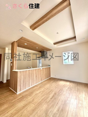 ブルーミングガーデン鶴田町　3号棟の内観：施工例|同社施工物件の写真です。対面式システムキッチン。家族とコミュニケーションをとりながら家事ができます