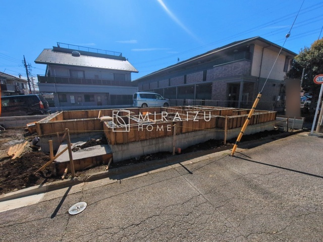 【外観】 | 青く澄み渡った綺麗な空と、陽の光をたっぷりと受ける、そんな新築住宅で新生活をスタートしてみませんか？見学・ご相談等、ミライズホーム(株)までお気軽にご連絡下さい。