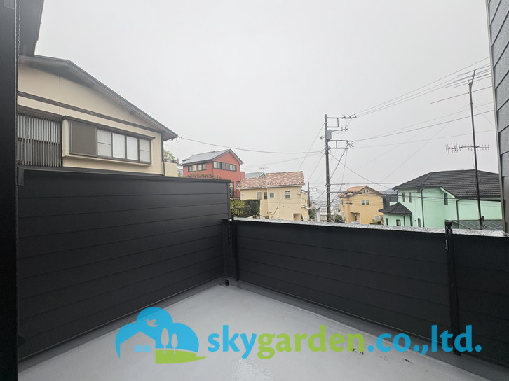 藤沢市柄沢《柄沢V》　新築戸建　全1棟のバルコニー|バルコニーからの眺めを楽しみながら食事をしませんか