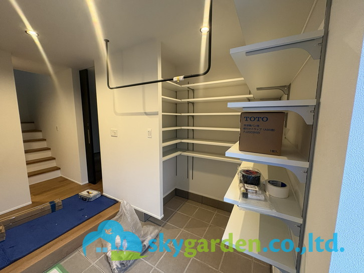 藤沢市柄沢《柄沢V》　新築戸建　全1棟の玄関|きれいな玄関です