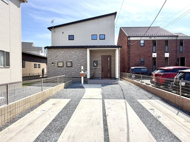 【中古戸建】前橋市箱田町　の外観|■外観|シンプルで洗練されたデザインは住まう人の色に染まり、個性を映し出します♪本日見学可能(*＾＾*)