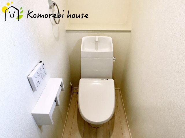 上尾市瓦葺　第1期　新築一戸建て　リナージュ　02のトイレ|清潔感のあるトイレです
